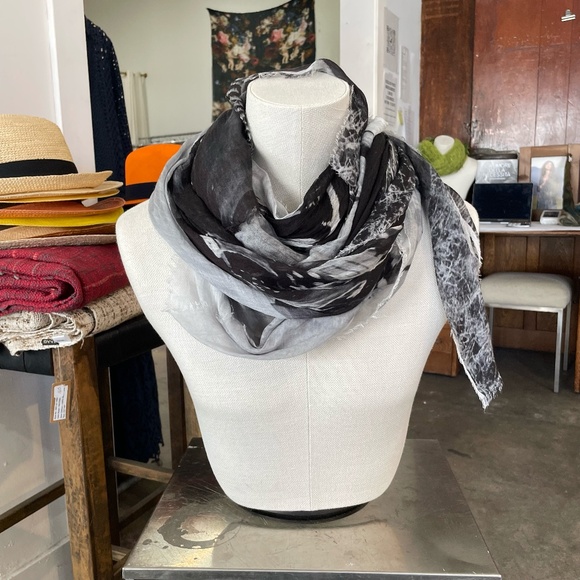 813 Ottotredici Indigenous Print Scarf